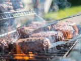 Czyszczenie ogrodowego grilla – jak skutecznie pozbyć się spalonego tłuszczu?