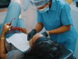 Od czego zależą koszty wybielania zębów u stomatologa?